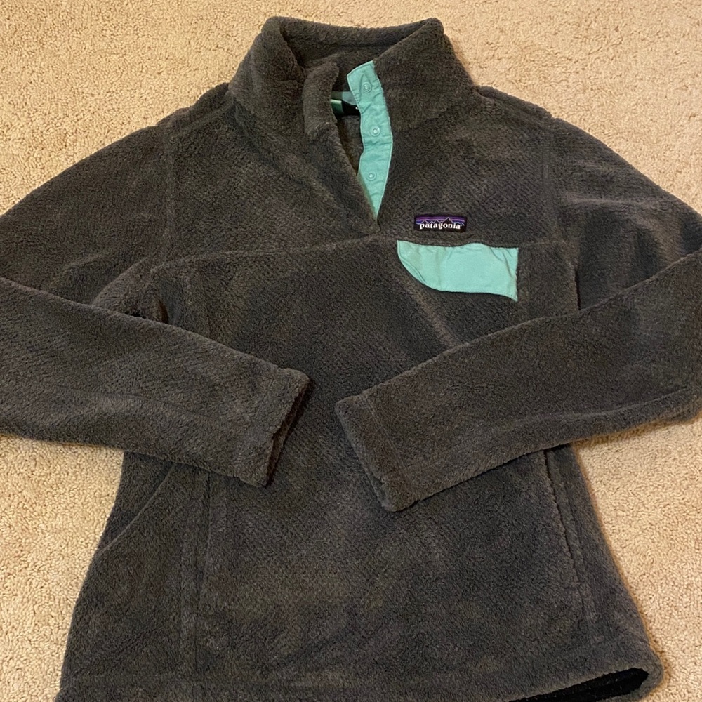 Patagonia Women’s fleece with snaps